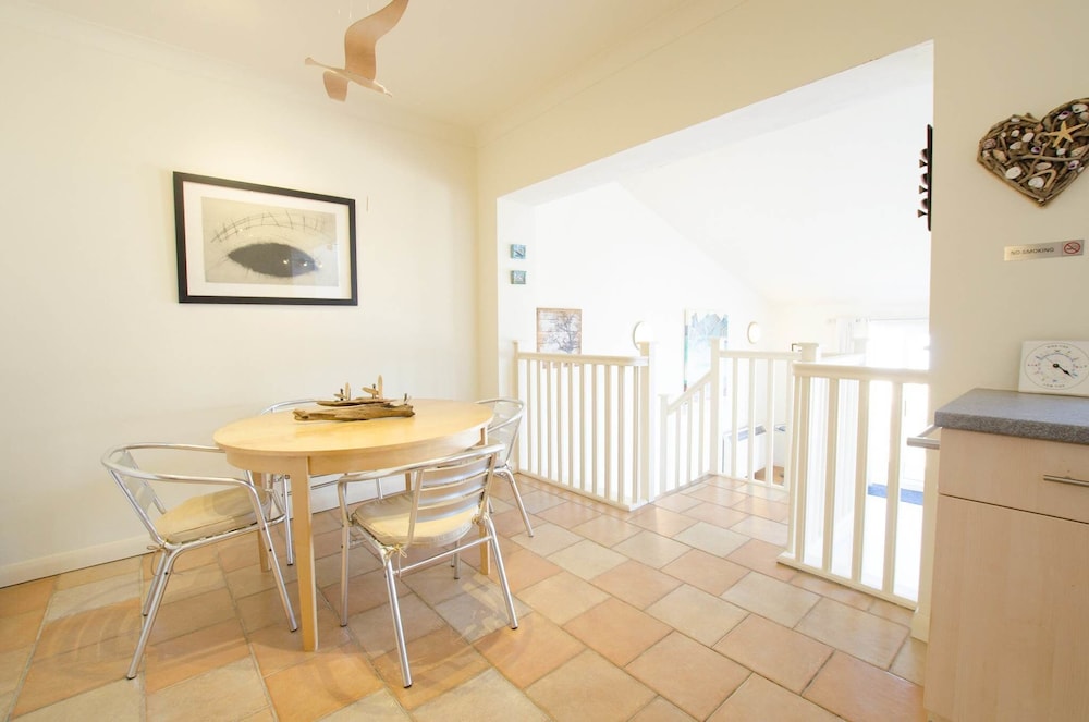 Clifton Court Apt 15 With Heated Pool view 4