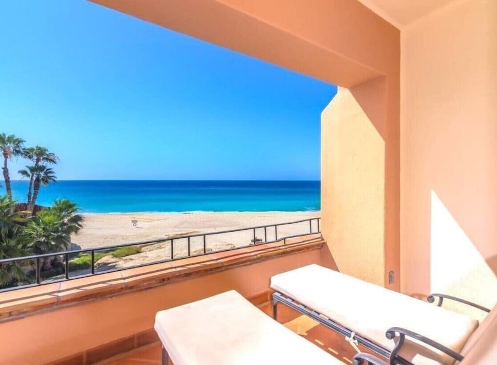 2BD Beach Front Luxury in Cabo