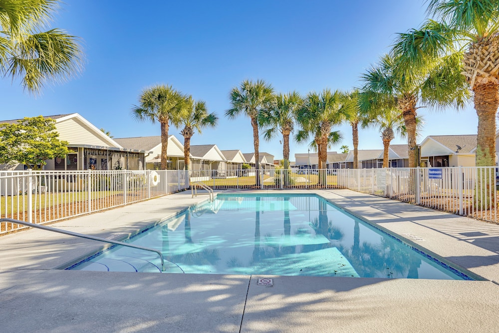 1 Mi to Gulf: Home w/ Patio & Pool Access in Pcb!