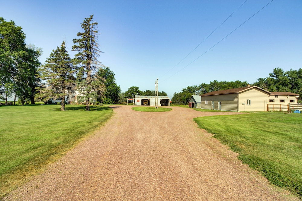 Pioneer-era Retreat in Sanborn w/ Museum Access