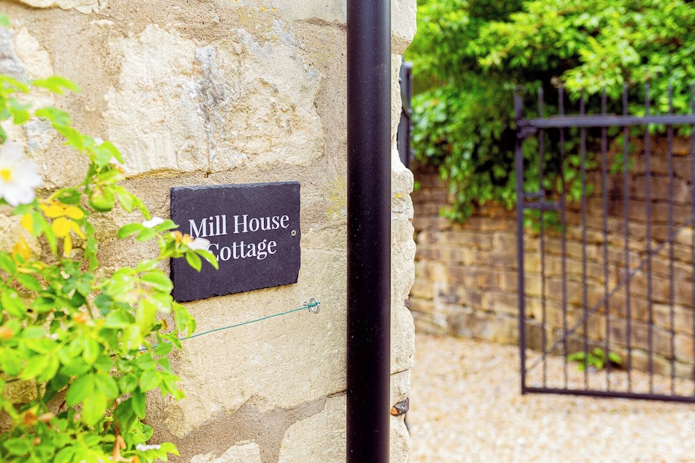 Mill House & Cottage - on Cotswold Way