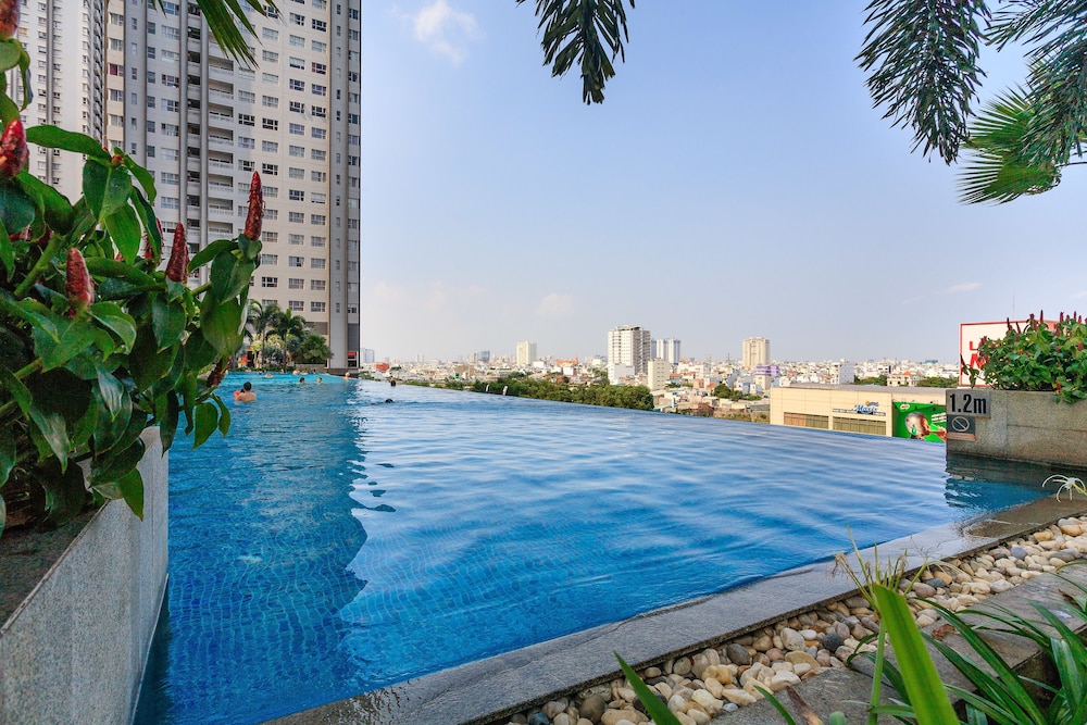 Sunrise City 2BR SW Pool 20th