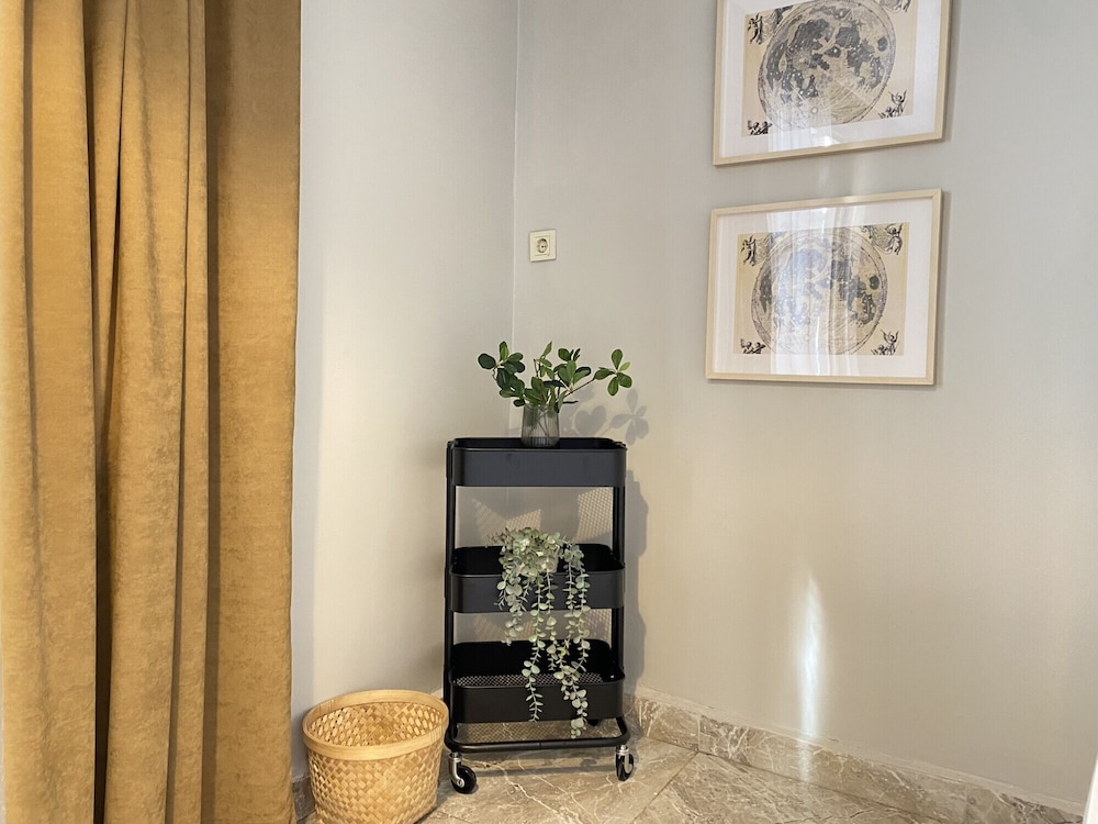 Central and Charming Flat With Balcony in Sisli