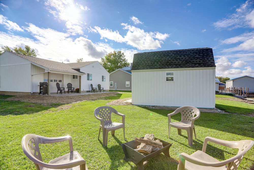 Walk to Lagoon Saloon! Chic Home on Nugent's Canal