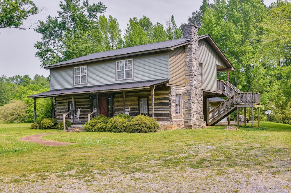 6 Mi to Scottsboro: Pet-friendly Cabin Apt view 5