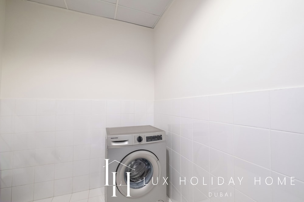 LUX The Al Seef Marina Suite 2
