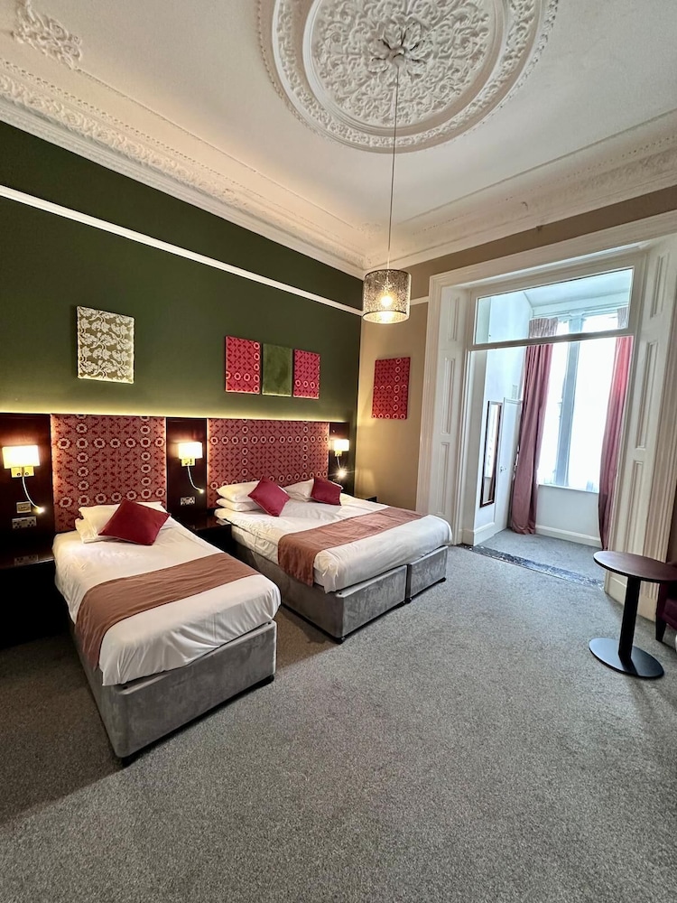 Acacia Hotel