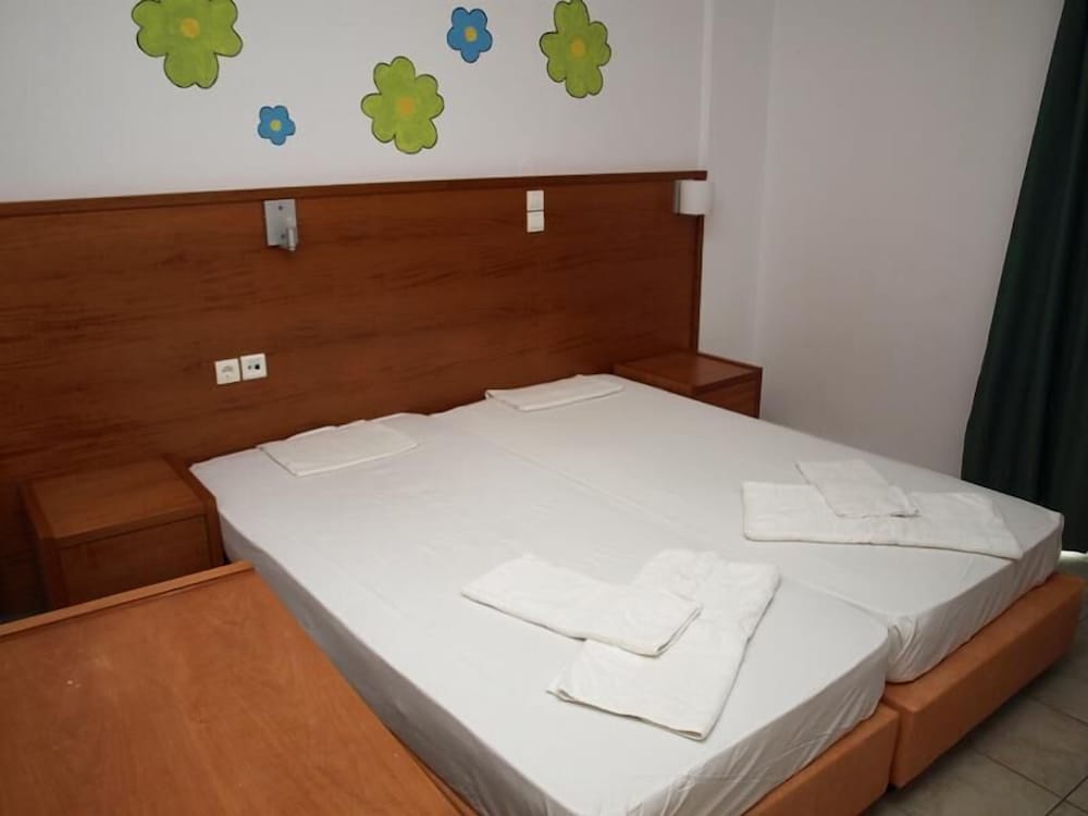Haris Apartments