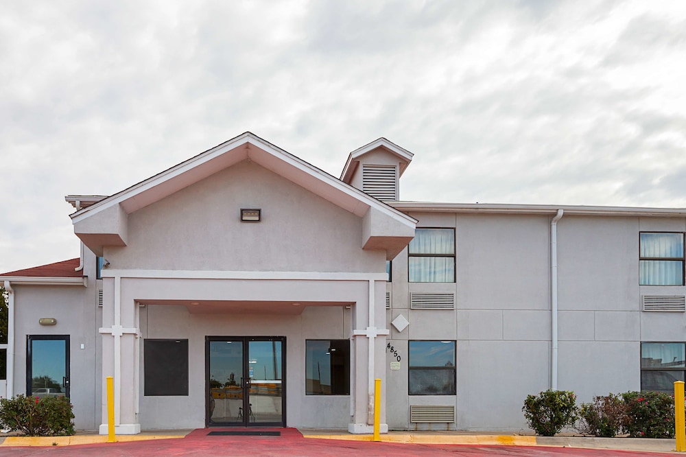 Studio 6 Fort Worth, TX - Meacham