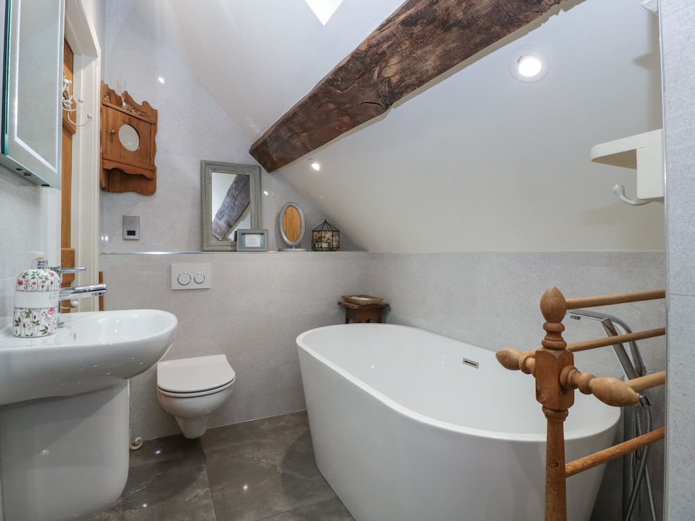 Hoarders Cottage