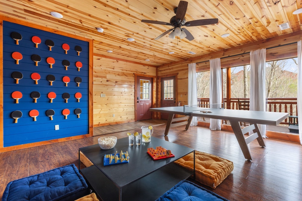 Boulder Ridge Cabin Indoor Pool Home Theater and Games Newly Redesigned