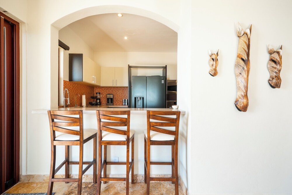 Luxury Beachfront Condo 3 BR - El Faro Ref 301