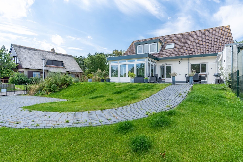 Modern and Attractive Holiday Home for 6 People