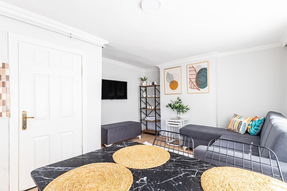 Modern and Spacious Flat in the Heart of Kadikoy