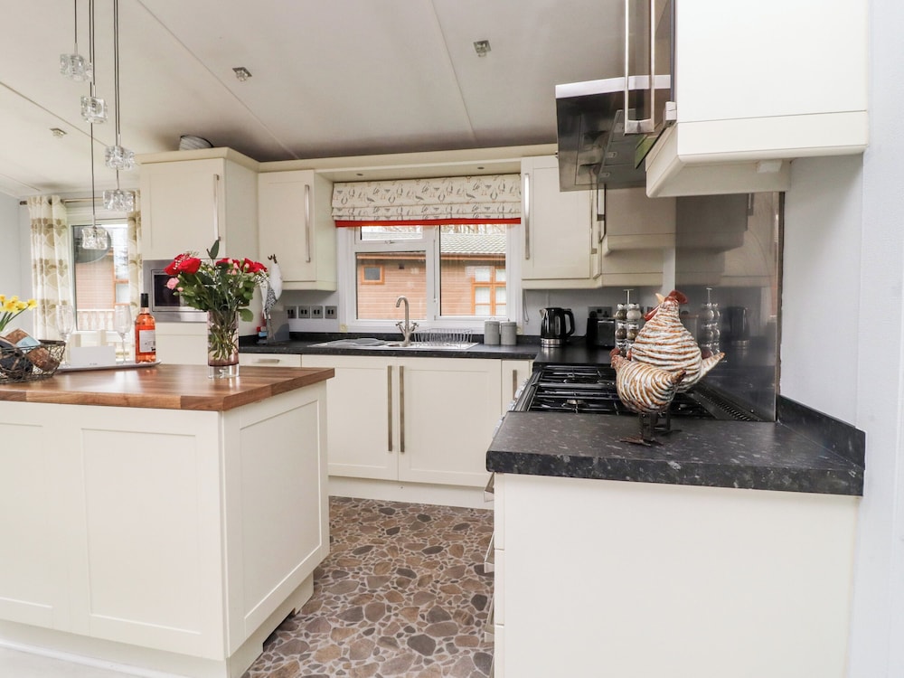 Bowland Lakes Leisure Village Lodge 16