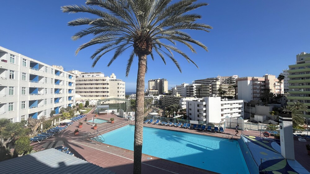 Renovated Apartment by the Beach and Yumbo Centre
