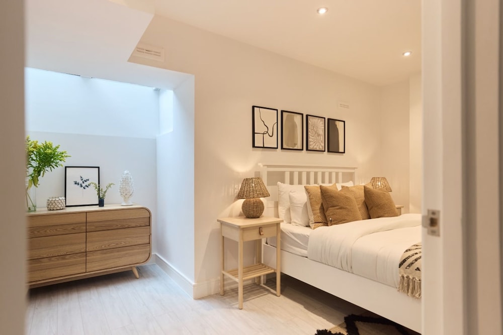 The Kingswood Place - Modern 2bdr With Terrace