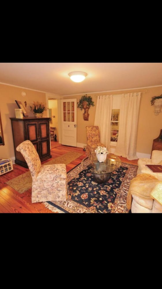 Frog Hollow Bed and Breakfast