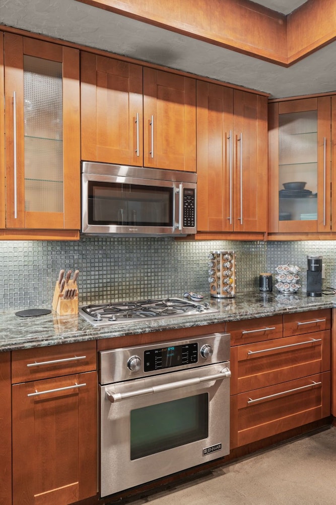 Stylish Westwood Condo