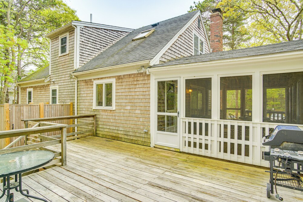 1/2 Mi to Cooks Brook Beach: Cozy Cape Cod Retreat