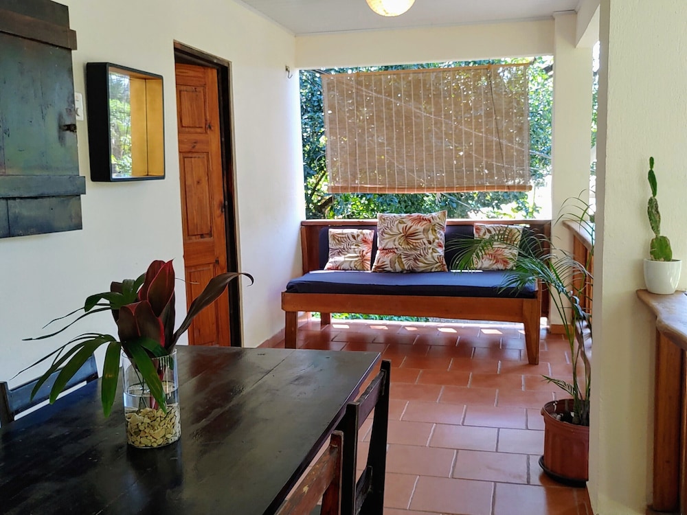 Colibri Surf House & Flats