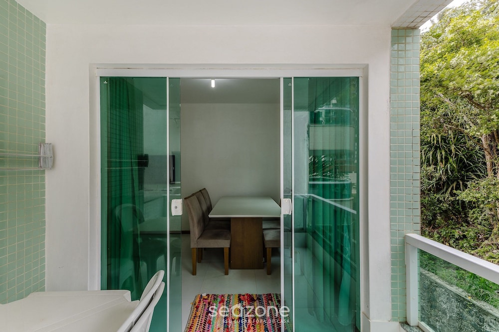 Apt 2 Bedrooms 200 m From the Beach Mao0203