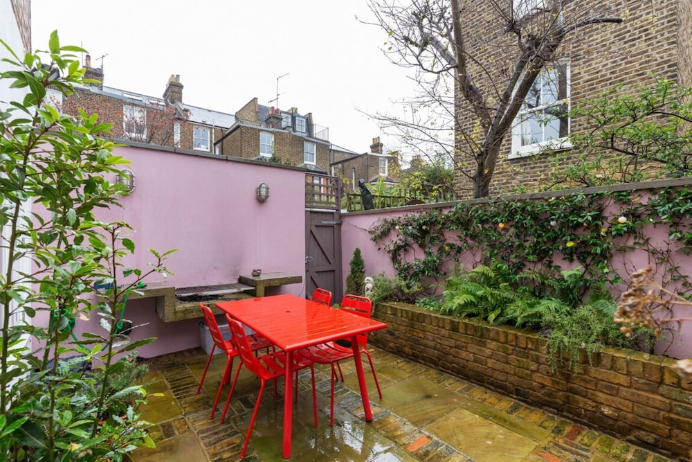 Lovely 4 Bedroom House near Portobello