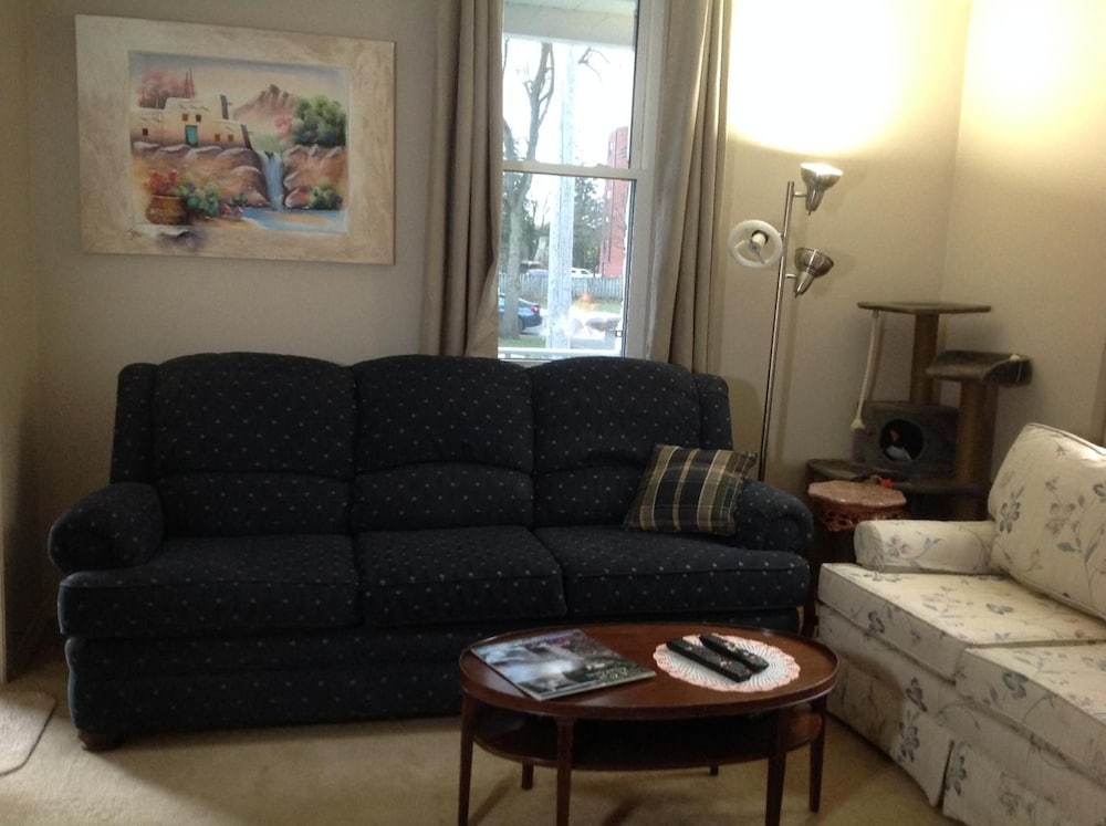 10th Avenue Guest House & Suites