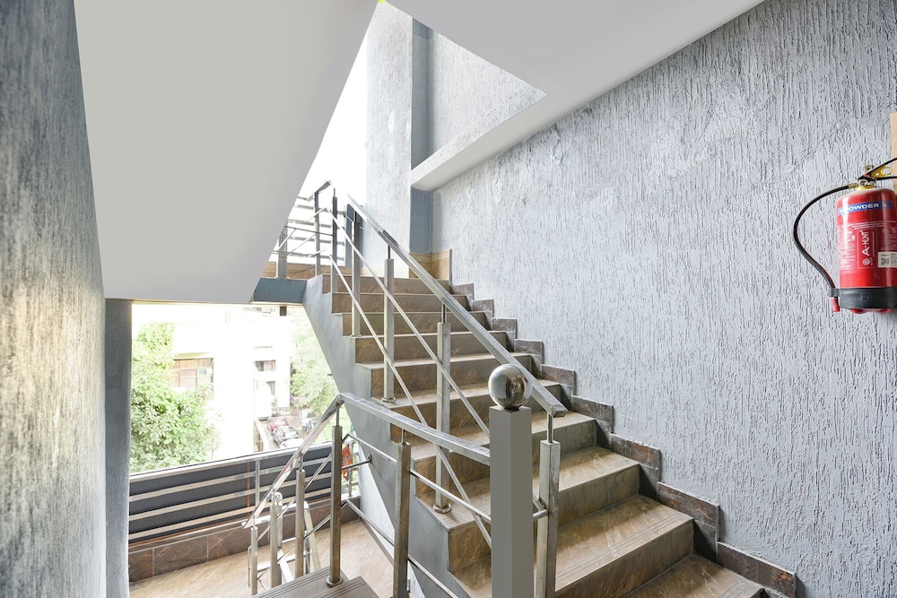 Fabhotel Hari Nagar Ashram