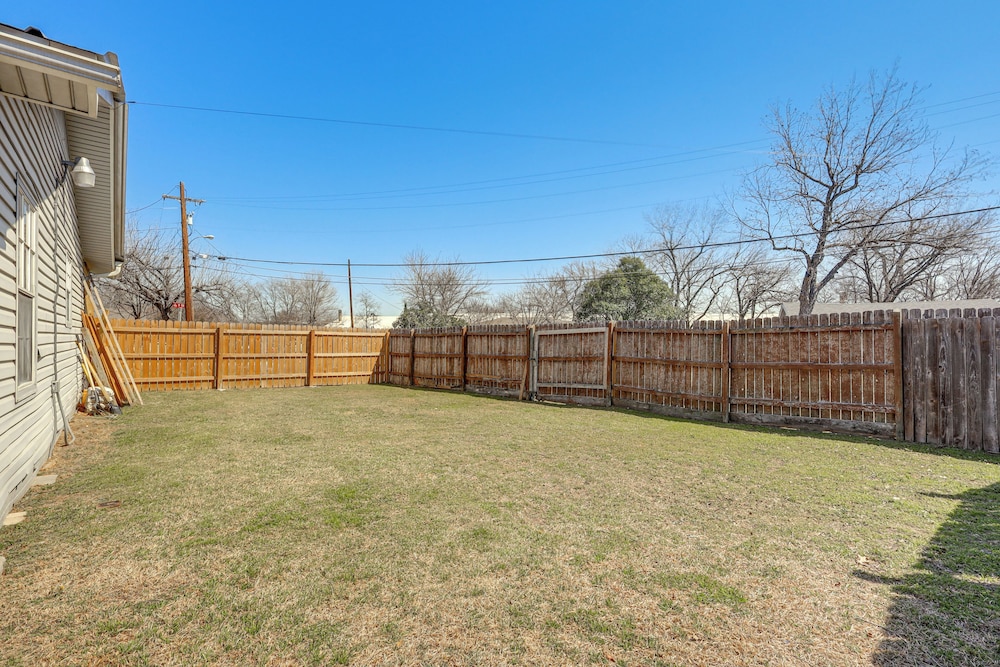5 Mi to Belton Lake: Home w/ Large Yard!