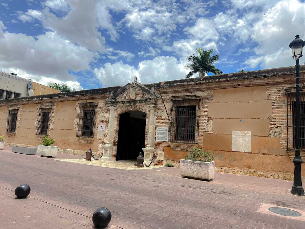Sol Colonial