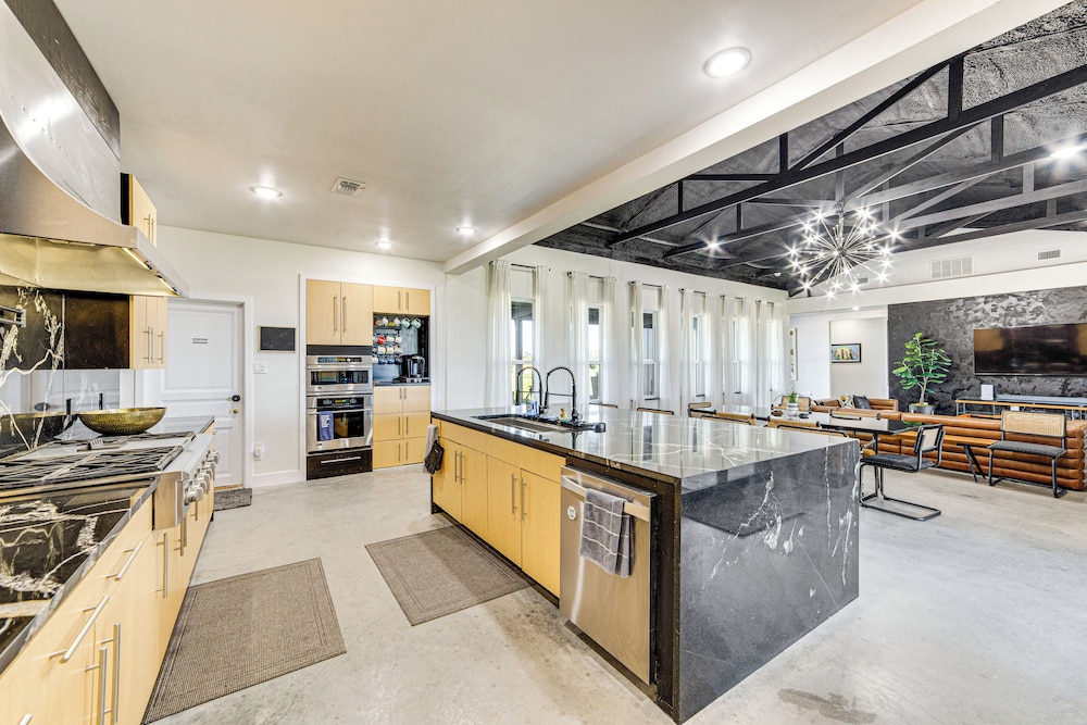 6 Mi to Lake Tawakoni: Texas Family Home