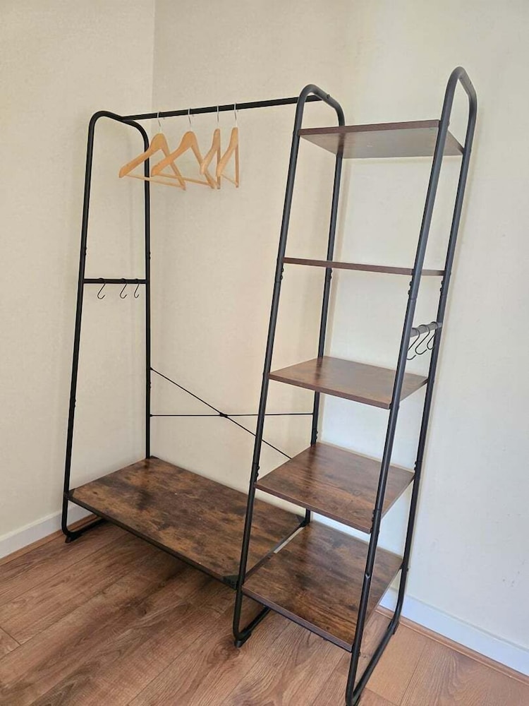 Bright 4-bed Swansea Getaway With Parking