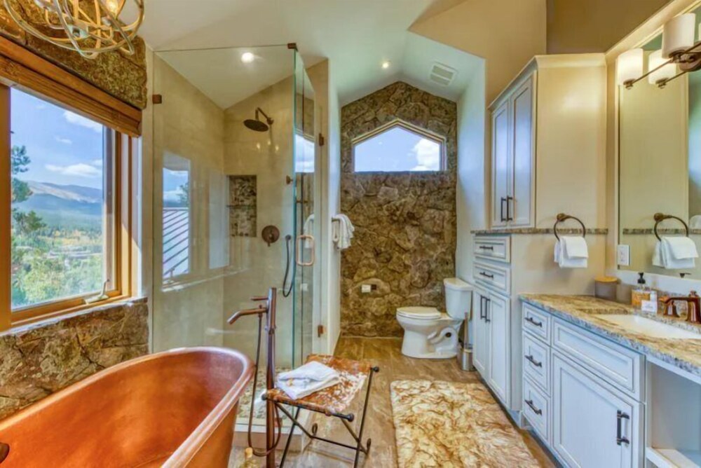 Breckenridge 5 Bedroom Luxury Home w/ Hot Tub & Views!