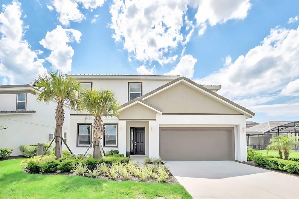 Upstay Lakefront Home w Pool Cinema, Games, BBQ