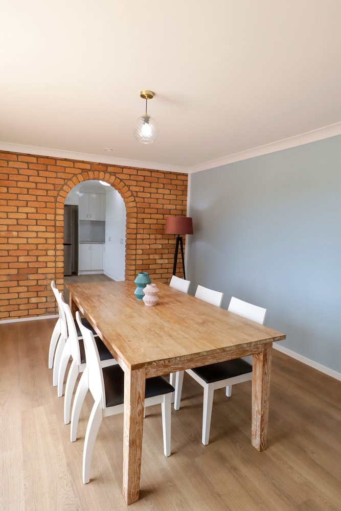 Country 4-bed Homestead With Games Room & Views