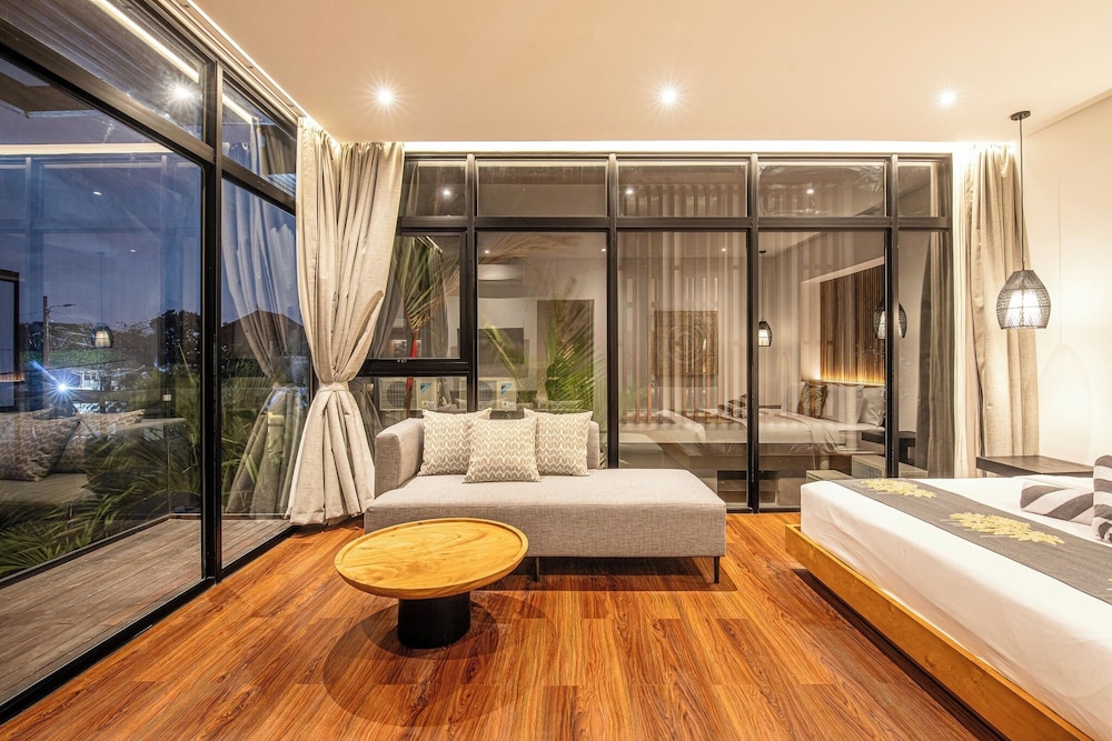 Opulent 6BR Villa, 400m From Canggus Golden Shore