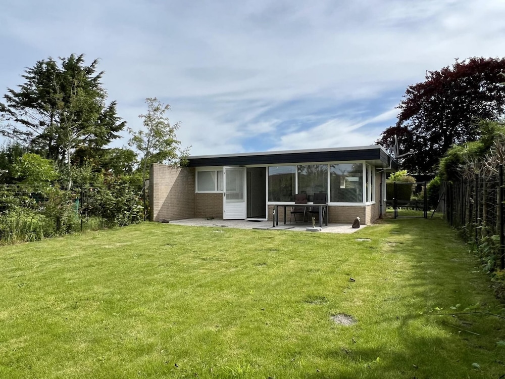Pet-friendly Bungalow Near Beach