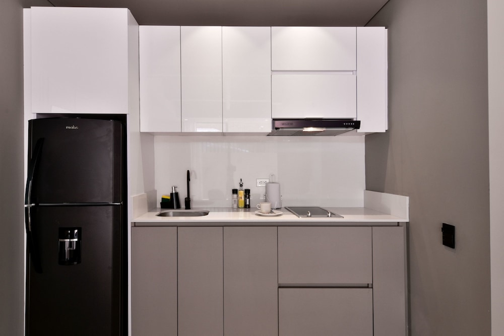 w Resplendent 1BR w Modern Balcony in Unicentro