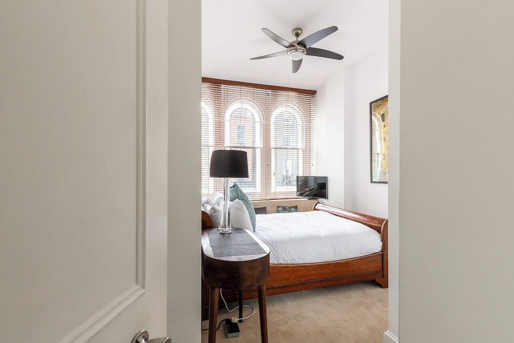 Classic Victorian Flat With Terrace