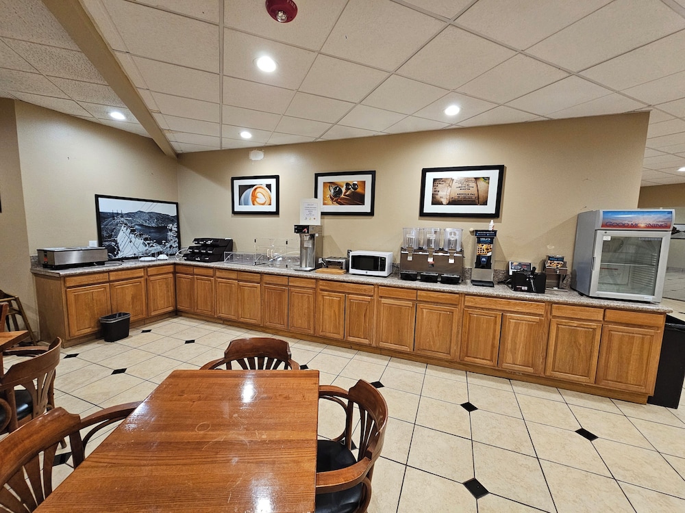 Roswell Vacations - Clarion Inn  Suites - Property Image 10