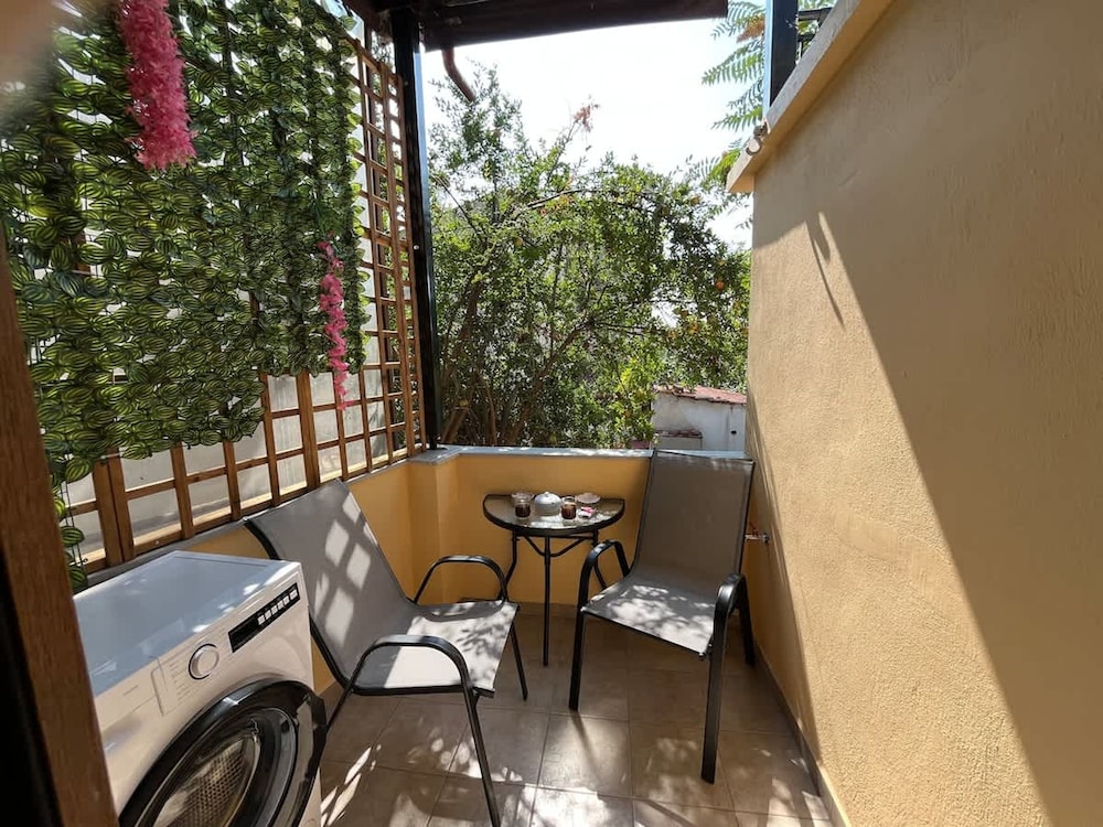 Cozy Apartment in Old Town Ano Polis