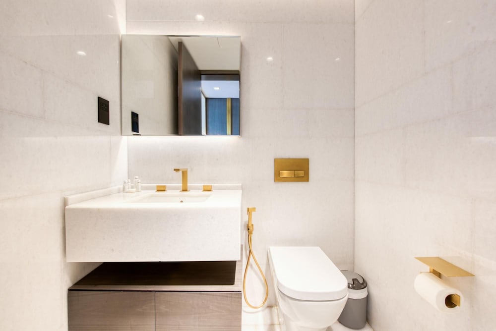 Vibrant Getaway in a Classy Five Palm Jumeirah Apt