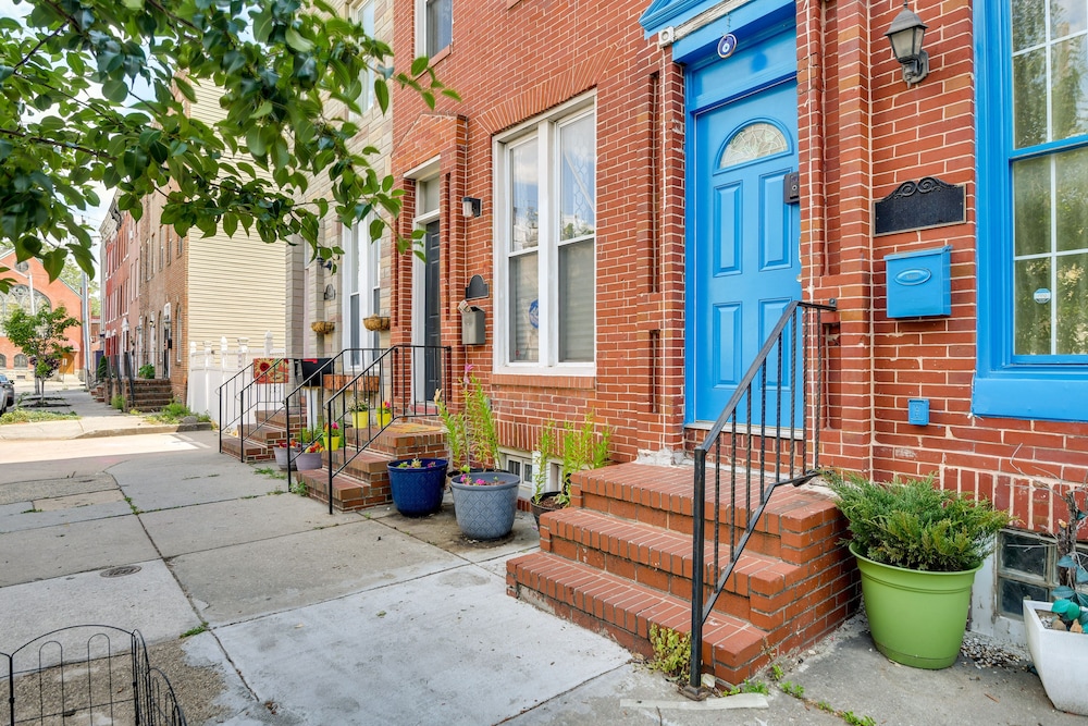 Quirky Baltimore Townhome ~ 2 Mi to Inner Harbor
