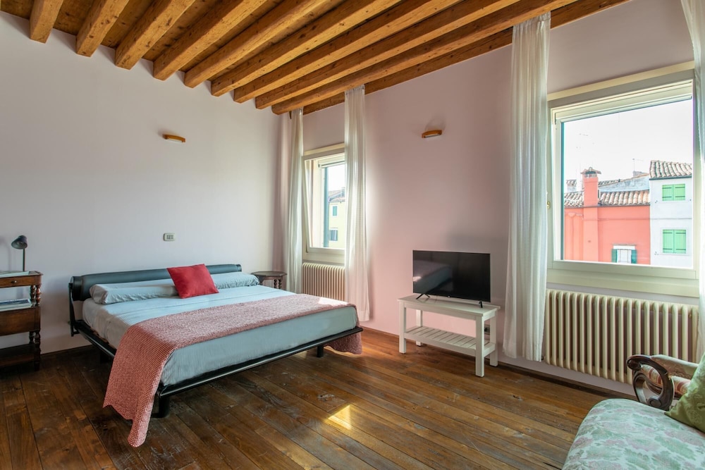 Wondrous Palazzetto 1619 in Magical Burano Island view 2