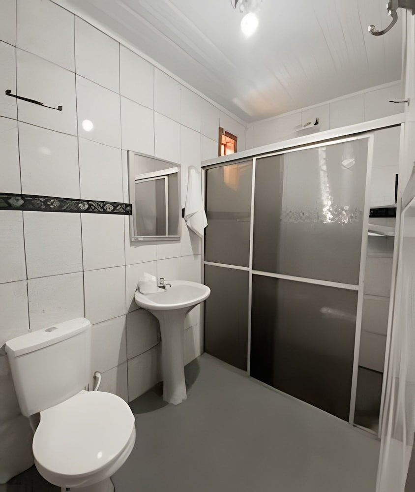 Casa 3 suites 1 quarto piscina AC 10 Hos