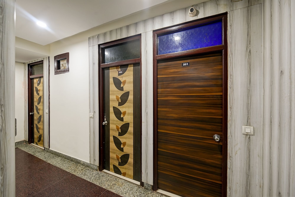 Hotel Lookout Stay Delhi IGI Airport