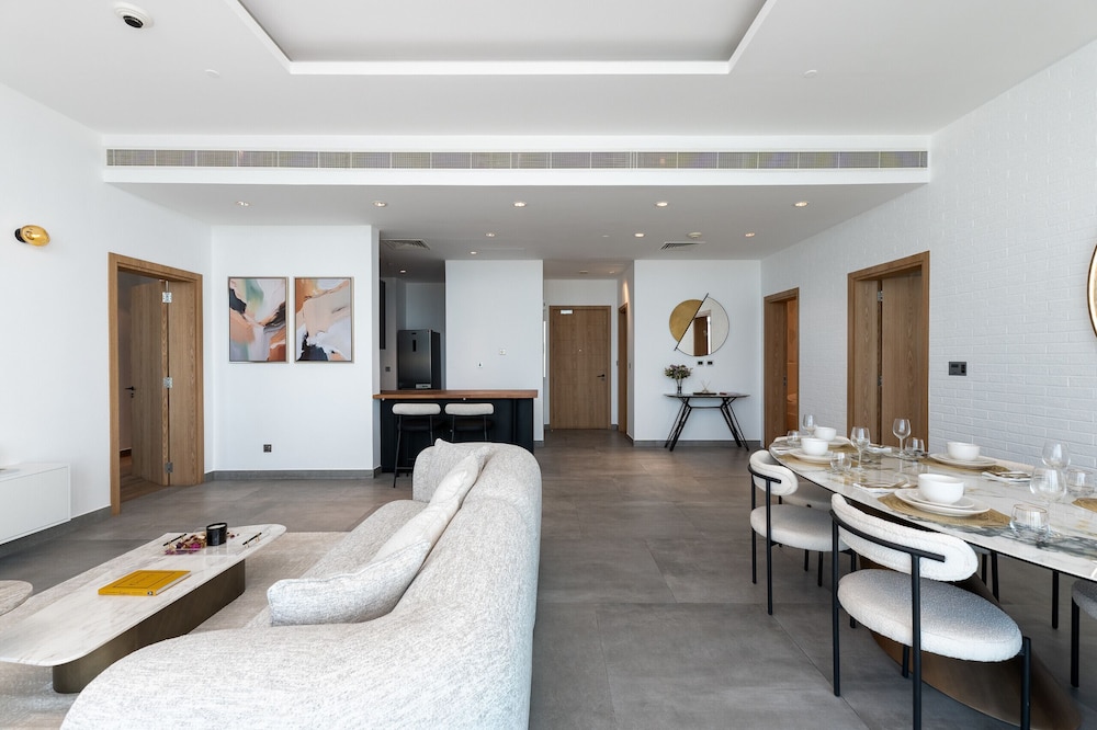 Refined 3BR Apt w Beach Access at The Palm