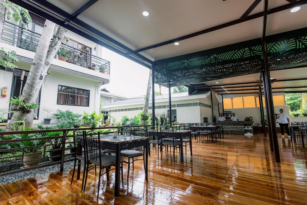 LOBOC RIVERSIDE INN and RESTAURANT
