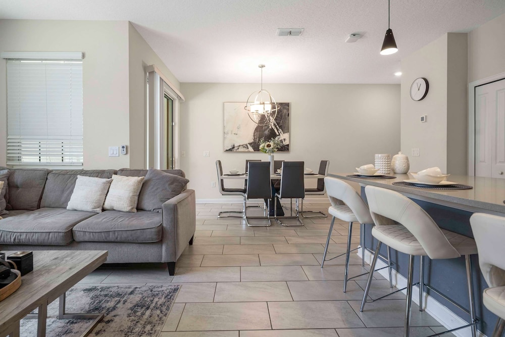Stylish 4BR Pool Townhome Storey Lake